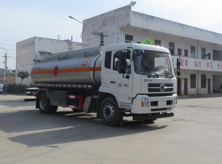 SLS5181GYYD6型運(yùn)油車(chē)